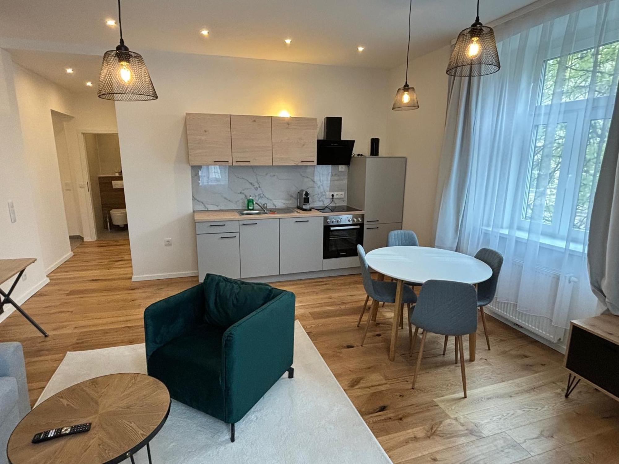 Altbauwohnung Mit Charme - Selbst Check In - Queensize Bett Wien Ngoại thất bức ảnh